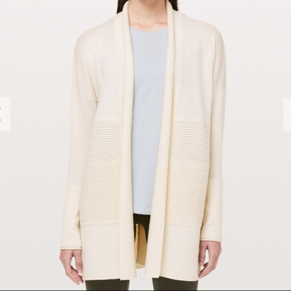 Lululemon Sit in Lotus wrap size 4